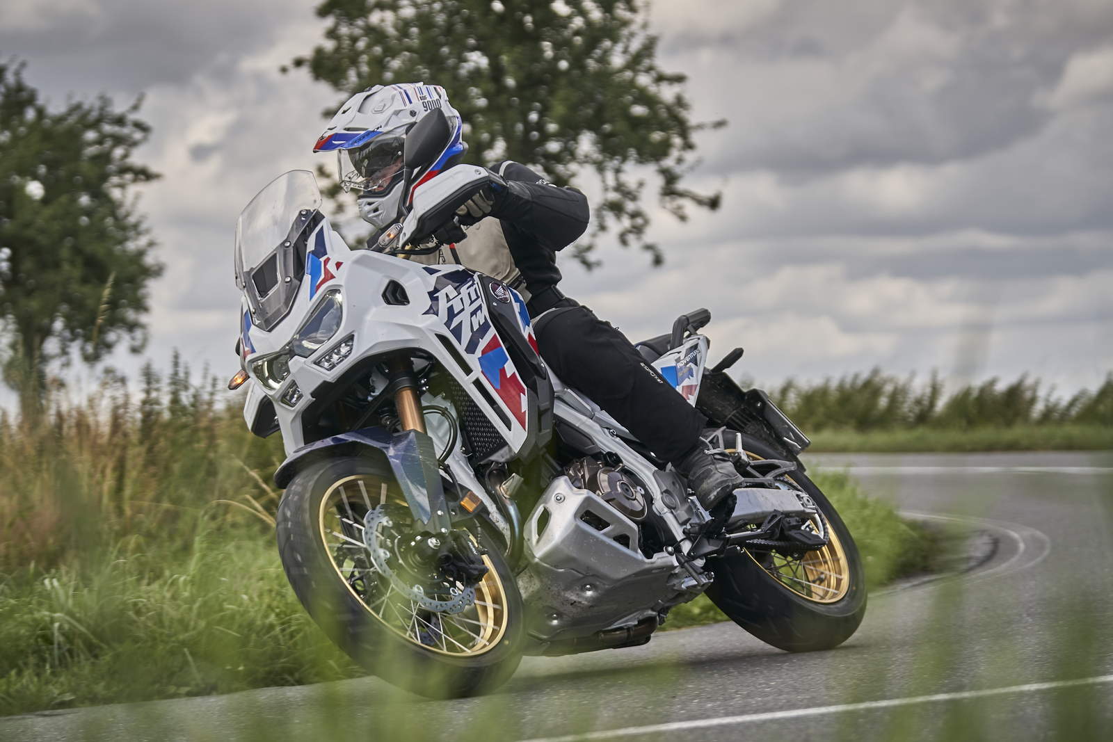 Honda Africa Twin CRF 1100 vs Moto Guzzi Stelvio